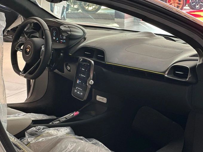 Новый McLaren Artura, 3.0 л, 2023 в Дубае от Orient Auto FZE Серебристый цвет. Корейская | AUTO.AE