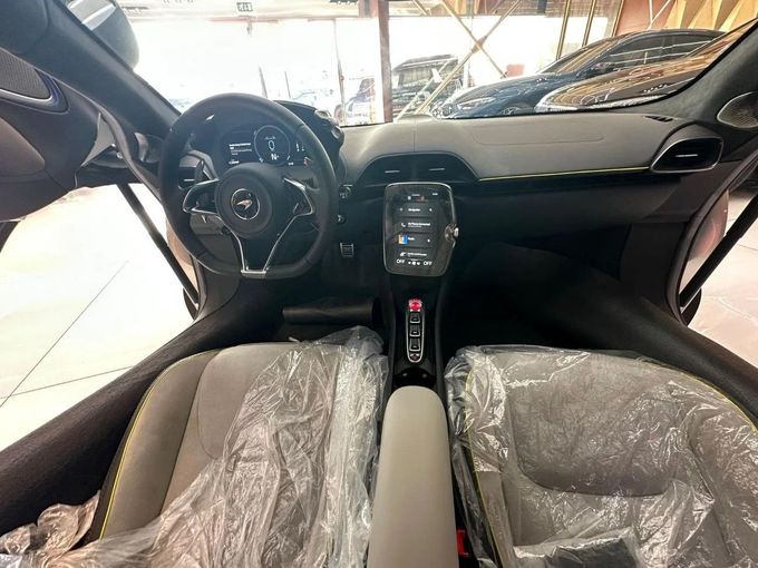 Новый McLaren Artura, 3.0 л, 2023 в Дубае от Orient Auto FZE Серебристый цвет. Корейская | AUTO.AE