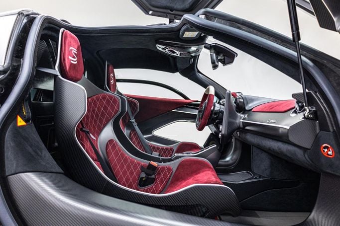 Подержанный McLaren Senna, 4.0 л, 2019 в Дубае от PUPIL OF FATE MOTORS Белый цвет. GCC | AUTO.AE