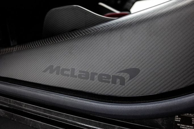 Подержанный McLaren Senna, 4.0 л, 2019 в Дубае от PUPIL OF FATE MOTORS Белый цвет. GCC | AUTO.AE