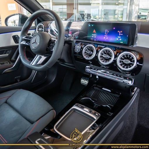 Новый Mercedes-Benz A-Class 180 IV (W177) Рестайлинг, 1.3 л, 2025 в Дубае от Q Motors Черный цвет. GCC | AUTO.AE