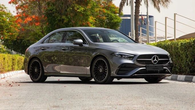 Новый Mercedes-Benz A-Class 200 IV (W177) Рестайлинг, 1.3 л, 2025 в Дубае от Dresden Motors Серый цвет. GCC | AUTO.AE