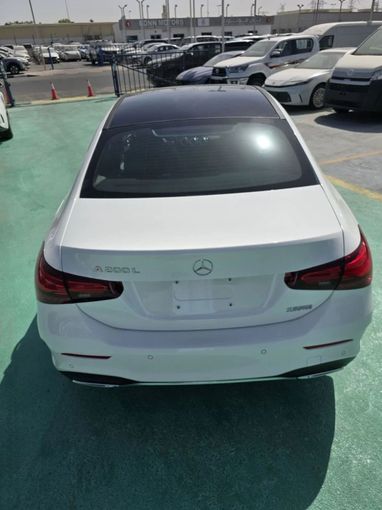 Новый Mercedes-Benz A-Class 200 Long IV (W177) Рестайлинг, 1.3 л, 2025 в Дубае от Mohamed Hakim Motors Белый цвет. Китайская | AUTO.AE