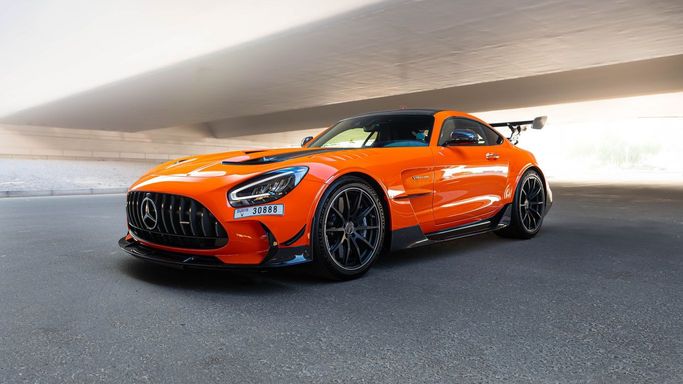 Mercedes-Benz AMG GT Black Series I Рестайлинг, 2022 купе спорт класса в Дубае от AVA car rental оранжевый цвет | AUTO.AE