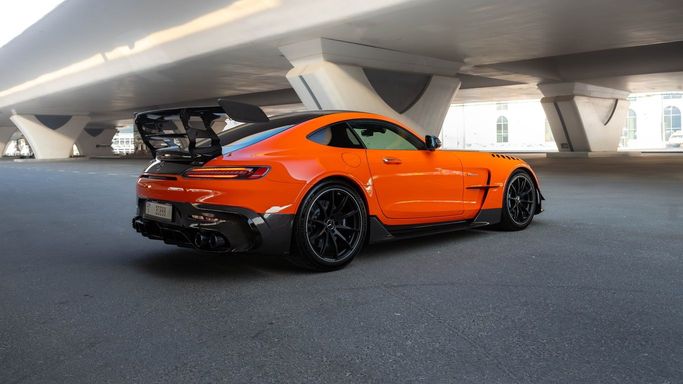 Mercedes-Benz AMG GT Black Series I Рестайлинг, 2022 купе спорт класса в Дубае от AVA car rental оранжевый цвет | AUTO.AE