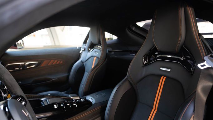 Mercedes-Benz AMG GT Black Series I Рестайлинг, 2022 купе спорт класса в Дубае от AVA car rental оранжевый цвет | AUTO.AE