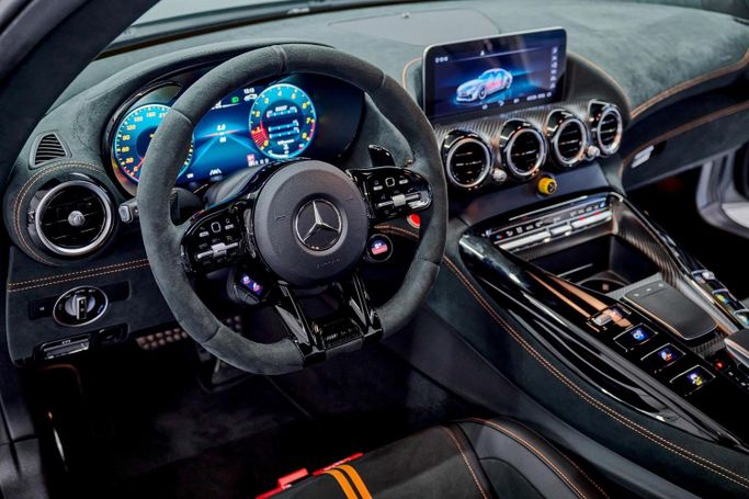 Новый Mercedes-Benz AMG GT Black Series I Рестайлинг, 4.0 л, 2021 в Дубае от PUPIL OF FATE MOTORS Серый цвет. GCC | AUTO.AE