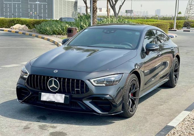 Подержанный Mercedes-Benz AMG GT 43 I Рестайлинг, 3.0 л, 2023 в Дубае Серый цвет. GCC | AUTO.AE