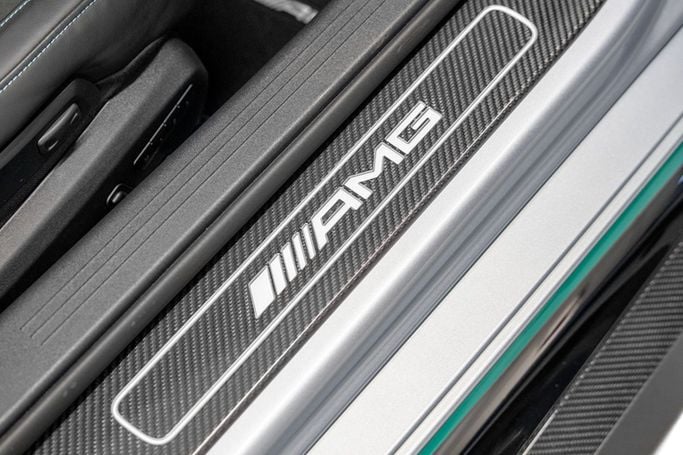 Подержанный Mercedes-Benz AMG GT S I Рестайлинг, 4.0 л, 2021 в Дубае от PUPIL OF FATE MOTORS Серебристый цвет. Европейская | AUTO.AE
