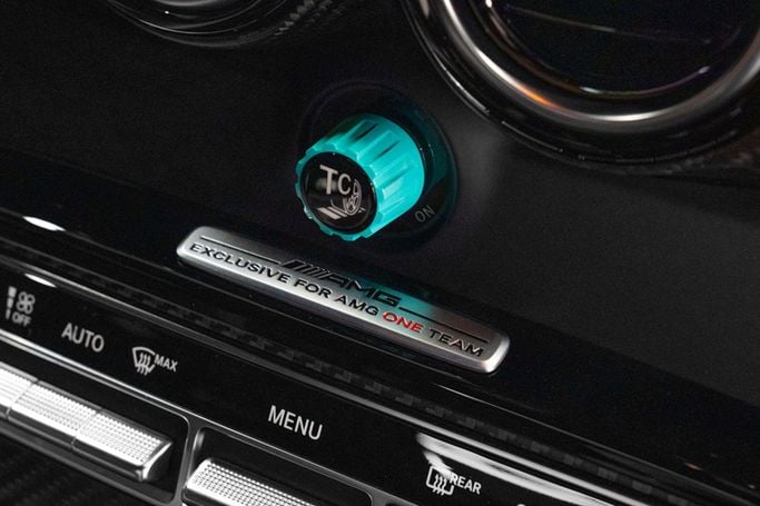 Подержанный Mercedes-Benz AMG GT S I Рестайлинг, 4.0 л, 2021 в Дубае от PUPIL OF FATE MOTORS Серебристый цвет. Европейская | AUTO.AE