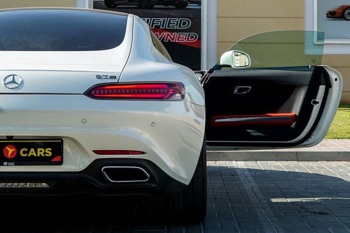 Подержанный Mercedes-Benz AMG GT S I, 4.0 л, 2016 в Дубае от Linda Cars Белый цвет. Японская | AUTO.AE