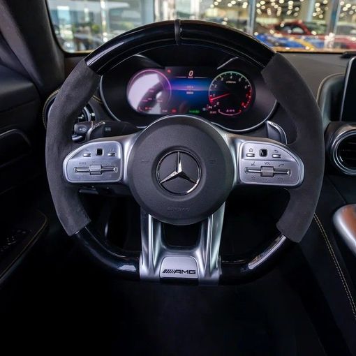 Подержанный Mercedes-Benz AMG GT R I Рестайлинг, 4.0 л, 2017 в Дубае от Q Motors Желтый цвет. Японская | AUTO.AE