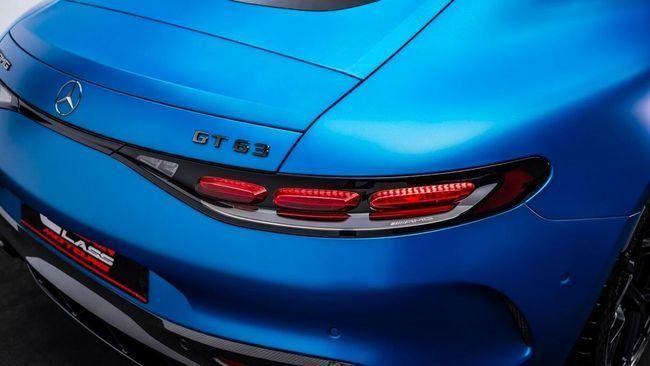 Подержанный Mercedes-Benz AMG GT 63 II, 4.0 л, 2024 в Дубае от Al Ain Class Motors Синий цвет. Европейская | AUTO.AE