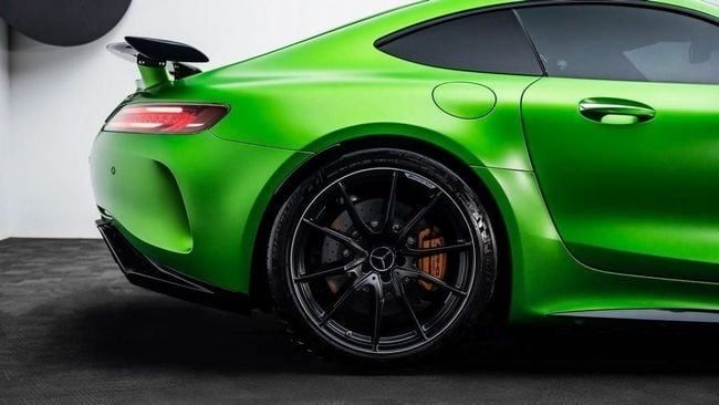Used Mercedes-Benz AMG GT R I Facelift, 4.0 l, 2018 in Dubai by Al Ain Class Motors, Green color. European Specs | AUTO.AE