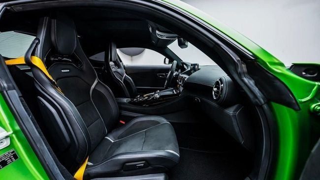 Used Mercedes-Benz AMG GT R I Facelift, 4.0 l, 2018 in Dubai by Al Ain Class Motors, Green color. European Specs | AUTO.AE