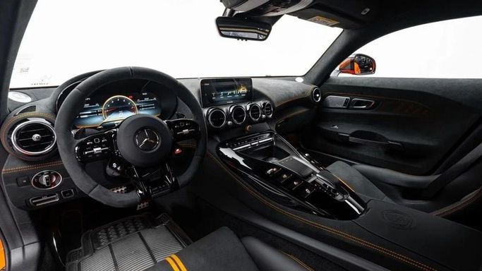 Новый Mercedes-Benz AMG GT Black Series I Рестайлинг, 4.0 л, 2021 в Дубае от Al Ain Class Motors Оранжевый цвет. GCC | AUTO.AE