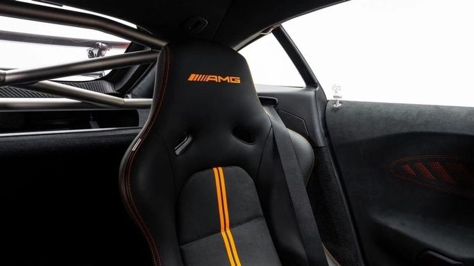Новый Mercedes-Benz AMG GT Black Series I Рестайлинг, 4.0 л, 2021 в Дубае от Al Ain Class Motors Оранжевый цвет. GCC | AUTO.AE
