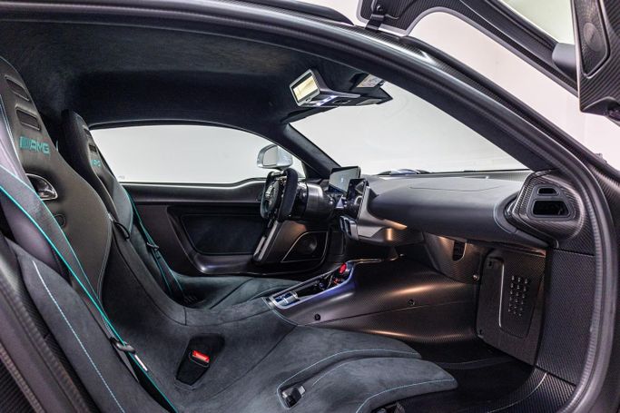 Новый Mercedes-Benz AMG ONE, 1.6 л, 2023 в Дубае от PUPIL OF FATE MOTORS Серебристый цвет. Европейская | AUTO.AE
