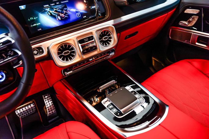 Mercedes-Benz C-Class AMG 43 AMG V (W206), 2025 универсал 5 дв.  класса в Дубае от POF RENTAL черный цвет | AUTO.AE