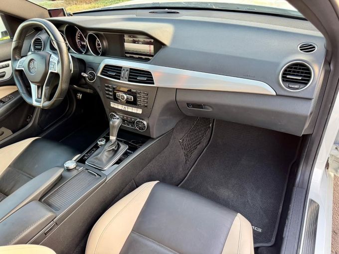 Used Mercedes-Benz C-Class AMG 63 AMG III (W204) Facelift, 6.2 l, 2013 in Dubai by Saeed Auto, White color. Japanese Specs | AUTO.AE