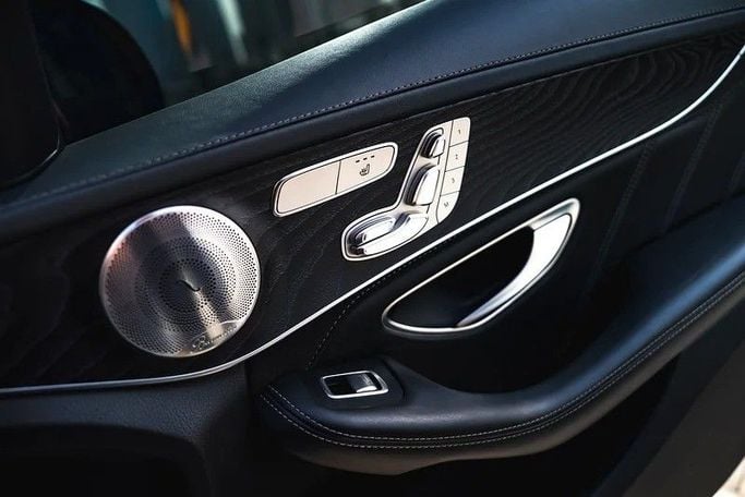 Подержанный Mercedes-Benz C-Class AMG 63 AMG S IV (W205), 4.0 л, 2015 в Дубае от Shamil Motors Желтый цвет. Японская | AUTO.AE