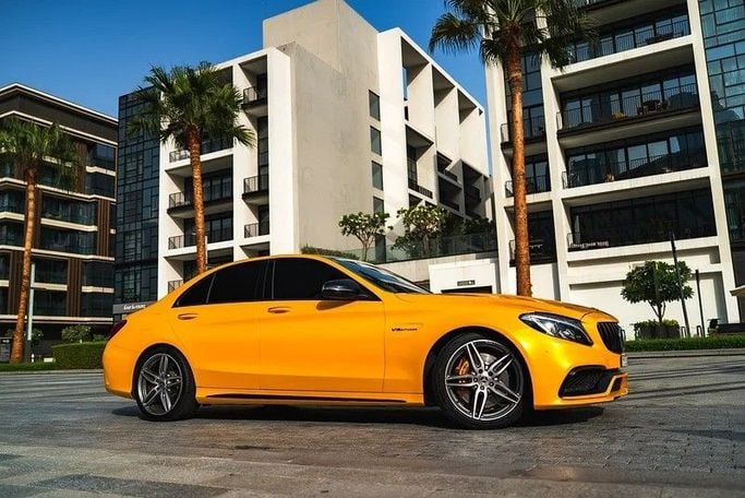 Подержанный Mercedes-Benz C-Class AMG 63 AMG S IV (W205), 4.0 л, 2015 в Дубае от Shamil Motors Желтый цвет. Японская | AUTO.AE