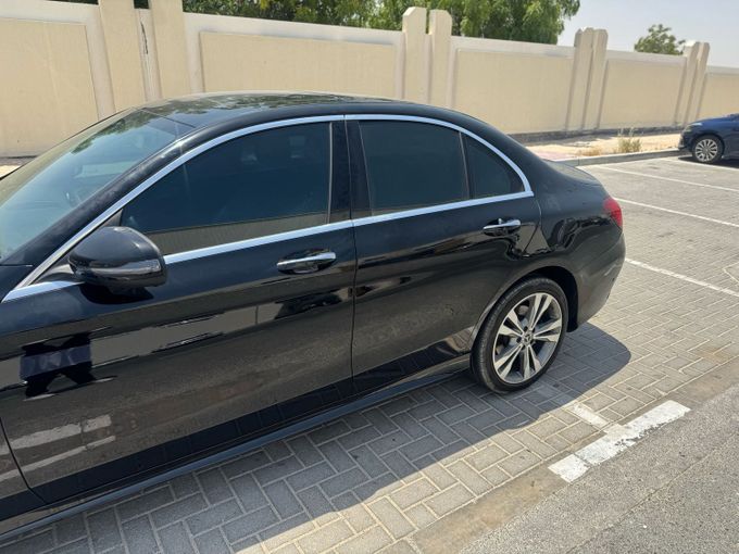 مستعملة Mercedes-Benz C-Class 200 عملية شد الوجه IV (W205), 2.0 l, 2020 في في دبي، اللون أسود. مواصفات الخليج | AUTO.AE