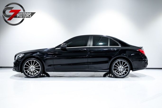 Подержанный Mercedes-Benz C-Class 200 IV (W205) Рестайлинг, 2.0 л, 2020 в Дубае от C7 Motors Черный цвет. Корейская | AUTO.AE