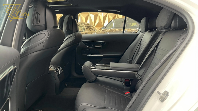 جديدة Mercedes-Benz C-Class 200 L V (W206), 1.5 l, 2025 في في دبي من 777 CARS، اللون أبيض. المواصفات الصينية | AUTO.AE