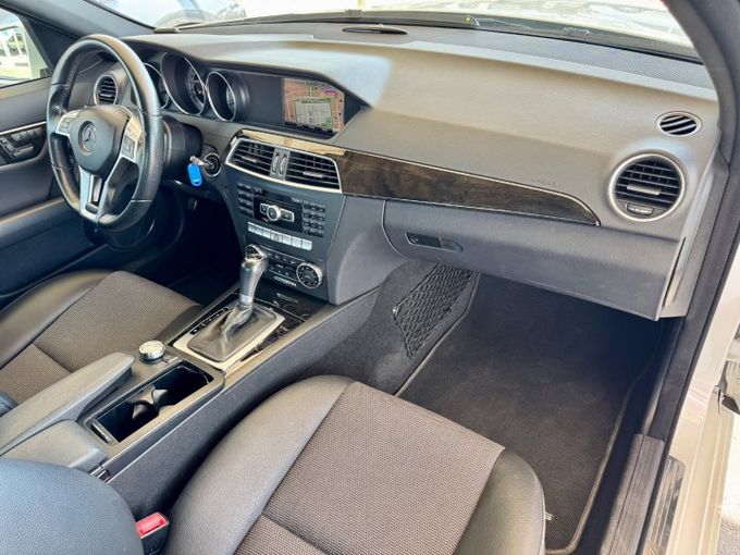 Used Mercedes-Benz C-Class 350 III (W204) Facelift, 3.5 l, 2013 in Dubai by Saeed Auto, White color. Japanese Specs | AUTO.AE