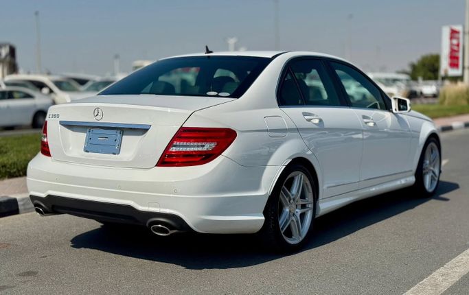 Used Mercedes-Benz C-Class 350 III (W204) Facelift, 3.5 l, 2013 in Dubai by Saeed Auto, White color. Japanese Specs | AUTO.AE