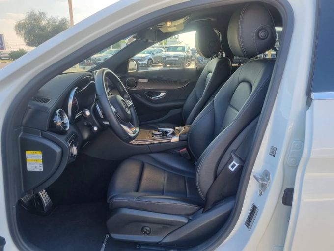 Подержанный Mercedes-Benz C-Class 200 IV (W205), 2.0 л, 2016 в Дубае от Saeed Auto Белый цвет. Японская | AUTO.AE