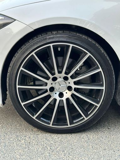 Подержанный Mercedes-Benz C-Class 300 V (W206), 2.0 л, 2022 в Дубае от Alzahiah Cars Белый цвет. Американская | AUTO.AE
