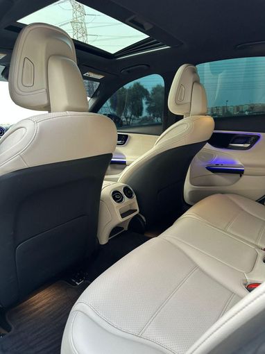 Подержанный Mercedes-Benz C-Class 300 V (W206), 2.0 л, 2022 в Дубае от Alzahiah Cars Белый цвет. Американская | AUTO.AE