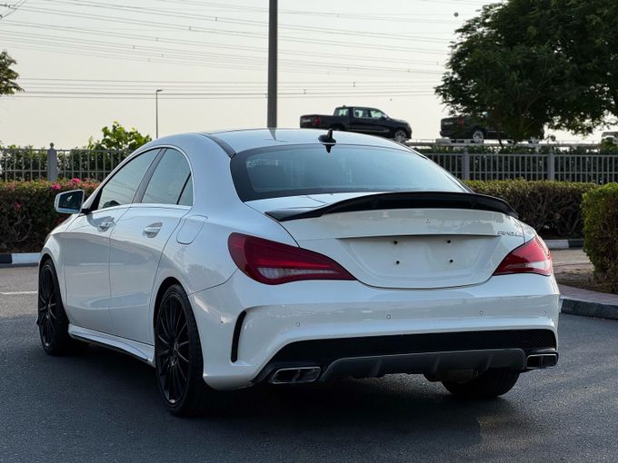 Подержанный Mercedes-Benz CLA AMG 45 AMG I (C117, X117), 2.0 л, 2015 в Дубае Белый цвет. Корейская | AUTO.AE