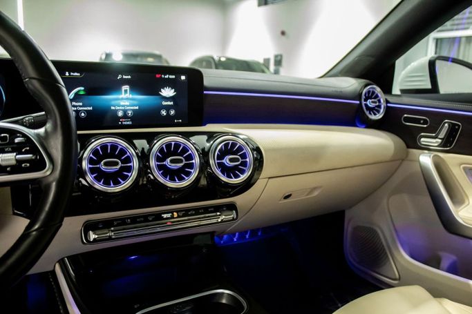 Подержанный Mercedes-Benz CLA 250 II (C118, X118), 2.0 л, 2020 в Дубае от C7 Motors Белый цвет. Корейская | AUTO.AE