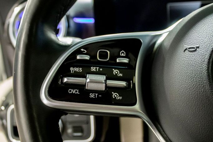 Подержанный Mercedes-Benz CLA 250 II (C118, X118), 2.0 л, 2020 в Дубае от C7 Motors Белый цвет. Корейская | AUTO.AE