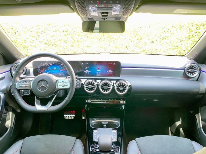 Подержанный Mercedes-Benz CLA 250 II (C118, X118), 2.0 л, 2020 в Дубае от Express Motors Черный цвет. Корейская | AUTO.AE