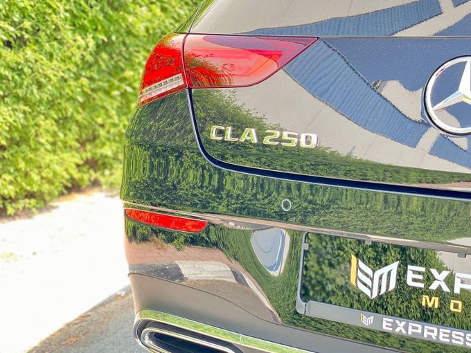 Подержанный Mercedes-Benz CLA 250 II (C118, X118), 2.0 л, 2020 в Дубае от Express Motors Черный цвет. Корейская | AUTO.AE