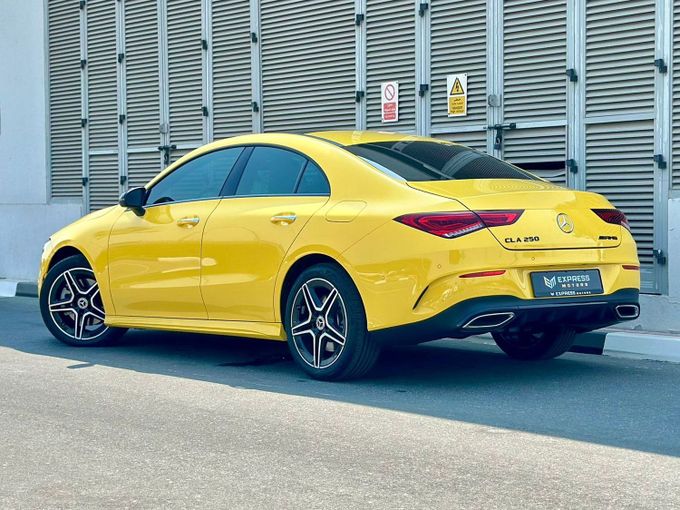 Подержанный Mercedes-Benz CLA 250 II (C118, X118), 2.0 л, 2021 в Дубае от Express Motors Желтый цвет. Корейская | AUTO.AE