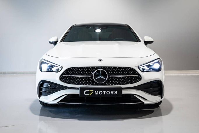 Подержанный Mercedes-Benz CLE 200, 2.0 л, 2024 в Дубае от C7 Motors Белый цвет. Корейская | AUTO.AE