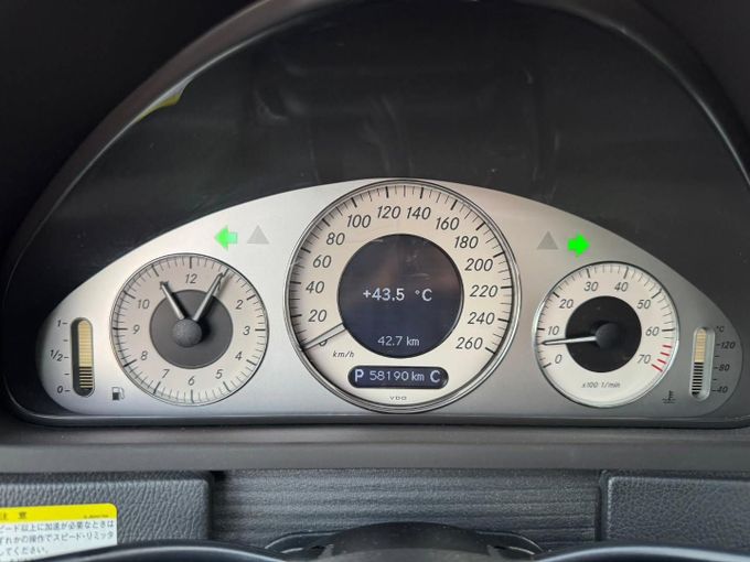 Подержанный Mercedes-Benz CLK-Class 350 II (W209) Рестайлинг, 3.5 л, 2006 в Дубае от Saeed Auto Серебристый цвет. Японская | AUTO.AE