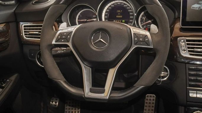 Подержанный Mercedes-Benz CLS AMG 63 AMG II (W218), 5.5 л, 2012 в Дубае от Ibitisam Motors Белый цвет.  | AUTO.AE