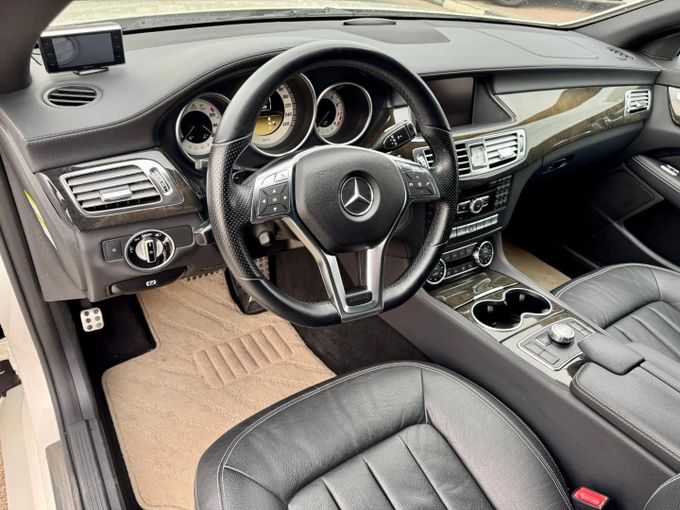 Подержанный Mercedes-Benz CLS 350 II (C218), 3.5 л, 2012 в Дубае от Saeed Auto Белый цвет. Японская | AUTO.AE