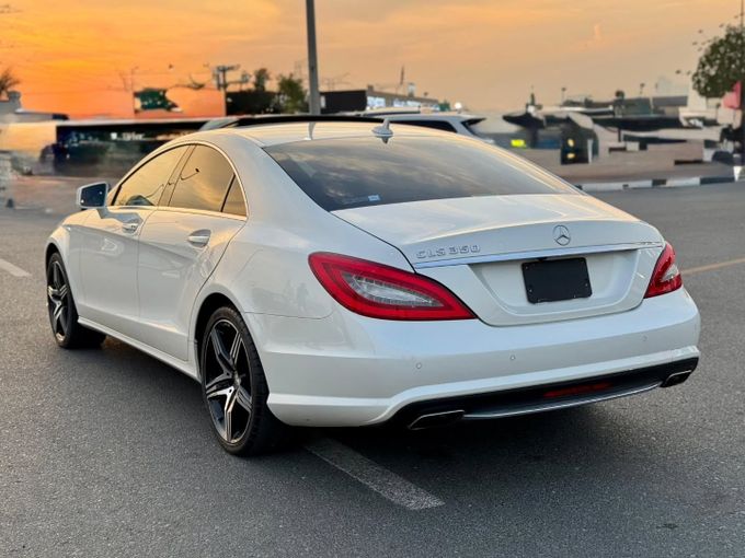 Подержанный Mercedes-Benz CLS 350 II (C218), 3.5 л, 2014 в Дубае от Saeed Auto Белый цвет. Японская | AUTO.AE