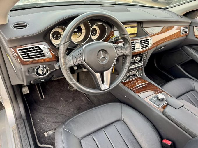 Подержанный Mercedes-Benz CLS 350 II (C218), 3.5 л, 2012 в Дубае от Saeed Auto Серый цвет. Японская | AUTO.AE