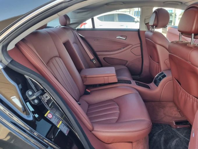Подержанный Mercedes-Benz CLS 350 I (C219), 3.5 л, 2006 в Дубае от Saeed Auto Черный цвет. Японская | AUTO.AE