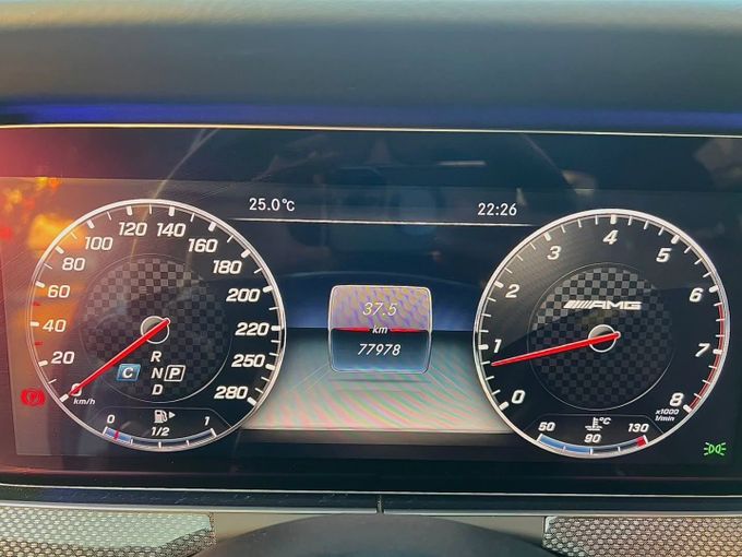 Подержанный Mercedes-Benz E-Class AMG 43 AMG V (W213), 3.0 л, 2018 в Дубае от Saeed Auto Белый цвет. Японская | AUTO.AE
