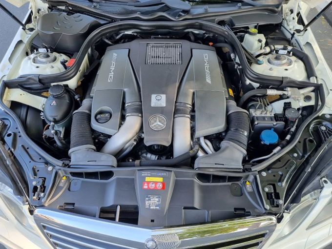 Подержанный Mercedes-Benz E-Class AMG 63 AMG IV (W212, S212), 5.5 л, 2012 в Дубае от Saeed Auto Белый цвет. Японская | AUTO.AE