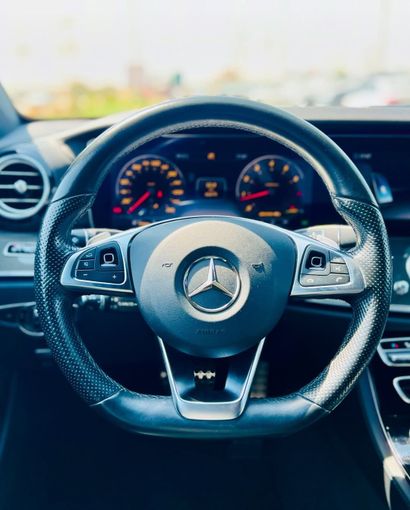 Подержанный Mercedes-Benz E-Class AMG 43 AMG V (W213), 3.0 л, 2017 в Дубае от Lakhani Motors Черный цвет. Японская | AUTO.AE